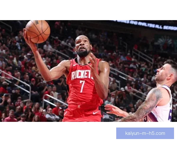 杜兰特三节高效砍下25分火箭五连胜轻取爵士阿门误伤小史密斯引关注