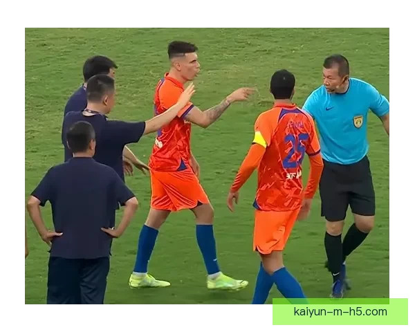 38岁助教锁喉16岁新星 国少溃败后爆发冲突一路追骂推搡引发关注 38岁助教锁喉16岁新星 国少溃败后爆发冲突一路追骂推搡引发关注